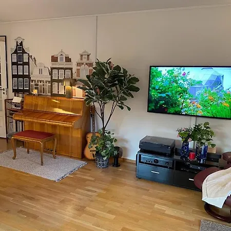 Spacious 3 Bedroom Next To Thon Hotel, Storsenter Shopping, And 15 Minutes To Oslo