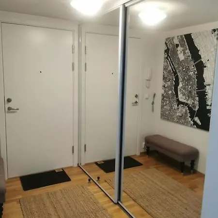 Spacious 3 Bedroom Next To Thon Hotel, Storsenter Shopping, And 15 Minutes To Oslo