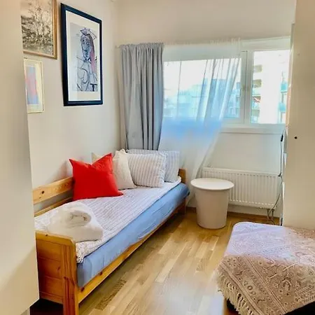 Spacious 3 Bedroom Next To Thon Hotel, Storsenter Shopping, And 15 Minutes To Oslo Apartment