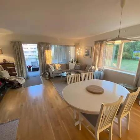Spacious 3 Bedroom Next To Thon Hotel, Storsenter Shopping, And 15 Minutes To Oslo *