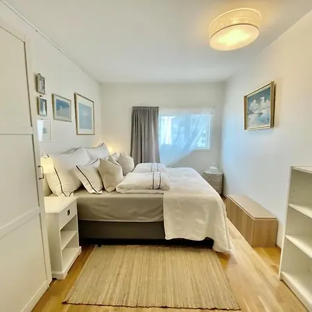Spacious 3 Bedroom Next To Thon Hotel, Storsenter Shopping, And 15 Minutes To Oslo *