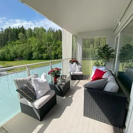 Spacious 3 Bedroom Next To Thon Hotel, Storsenter Shopping, And 15 Minutes To Oslo 아파트 샌드비카
