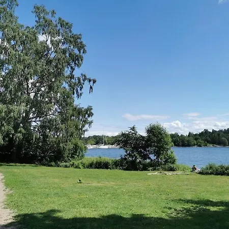 Spacious 3 Bedroom Next To Thon Hotel, Storsenter Shopping, And 15 Minutes To Oslo Apartment *