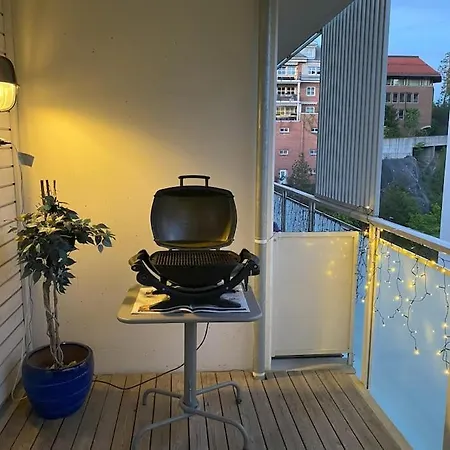 Apartment Spacious 3 Bedroom Next To Thon Hotel, Storsenter Shopping, And 15 Minutes To Oslo *