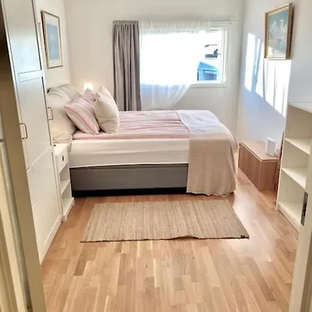 Spacious 3 Bedroom Next To Thon Hotel, Storsenter Shopping, And 15 Minutes To Oslo * 샌드비카