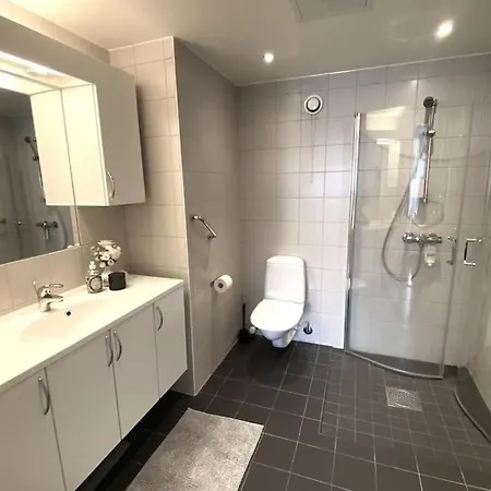 Spacious 3 Bedroom Next To Thon Hotel, Storsenter Shopping, And 15 Minutes To Oslo