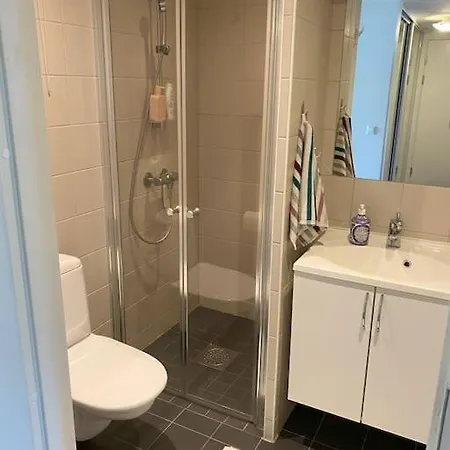 Apartment Spacious 3 Bedroom Next To Thon Hotel, Storsenter Shopping, And 15 Minutes To Oslo
