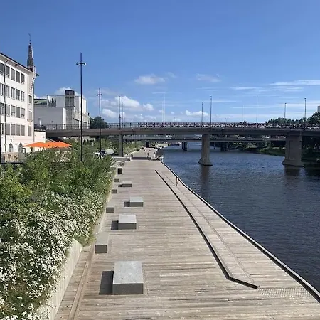 Apartment Spacious 3 Bedroom Next To Thon Hotel, Storsenter Shopping, And 15 Minutes To Oslo *