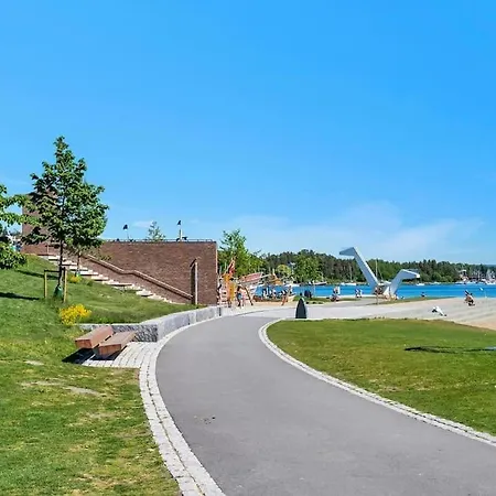 Spacious 3 Bedroom Next To Thon Hotel, Storsenter Shopping, And 15 Minutes To Oslo サンヴィカ
