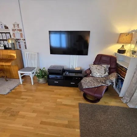 Spacious 3 Bedroom Next To Thon Hotel, Storsenter Shopping, And 15 Minutes To Oslo サンヴィカ