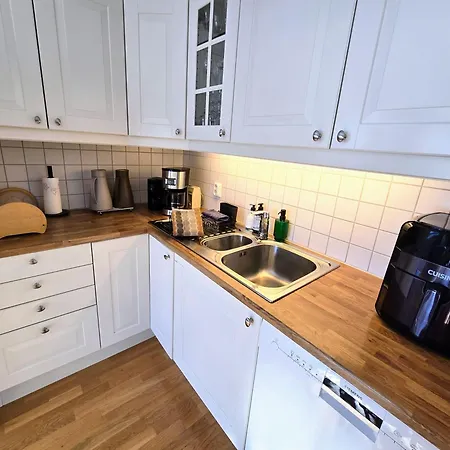 Spacious 3 Bedroom Next To Thon Hotel, Storsenter Shopping, And 15 Minutes To Oslo