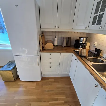 Spacious 3 Bedroom Next To Thon Hotel, Storsenter Shopping, And 15 Minutes To Oslo 아파트 *