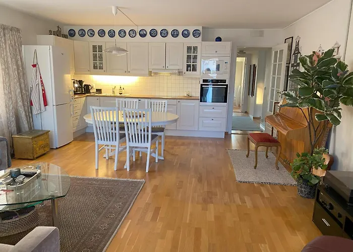 Spacious 3 Bedroom Next To Thon Hotel, Storsenter Shopping, And 15 Minutes To Oslo 桑维卡