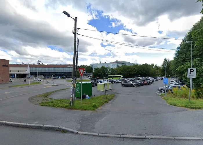 Spacious 3 Bedroom Next To Thon Hotel, Storsenter Shopping, And 15 Minutes To Oslo Sandvika (Baerum)
