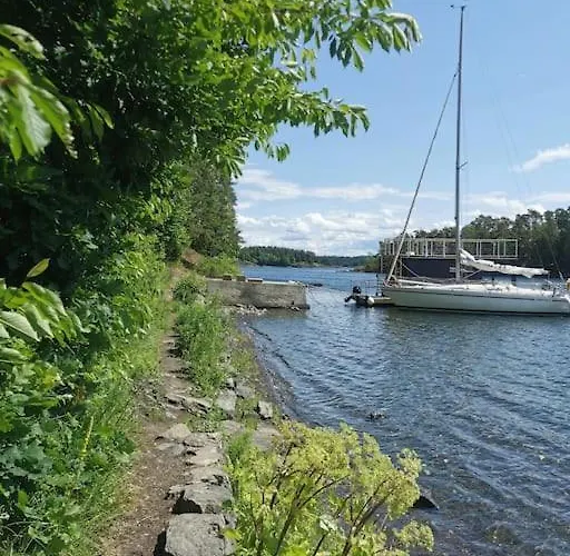 Spacious 3 Bedroom Next To Thon Hotel, Storsenter Shopping, And 15 Minutes To Oslo *