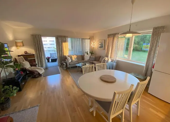 Spacious 3 Bedroom Next To Thon Hotel, Storsenter Shopping, And 15 Minutes To Oslo *