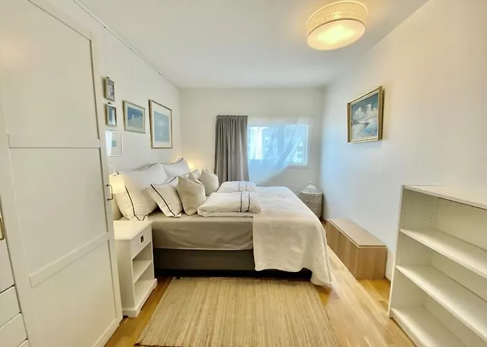 Spacious 3 Bedroom Next To Thon Hotel, Storsenter Shopping, And 15 Minutes To Oslo *