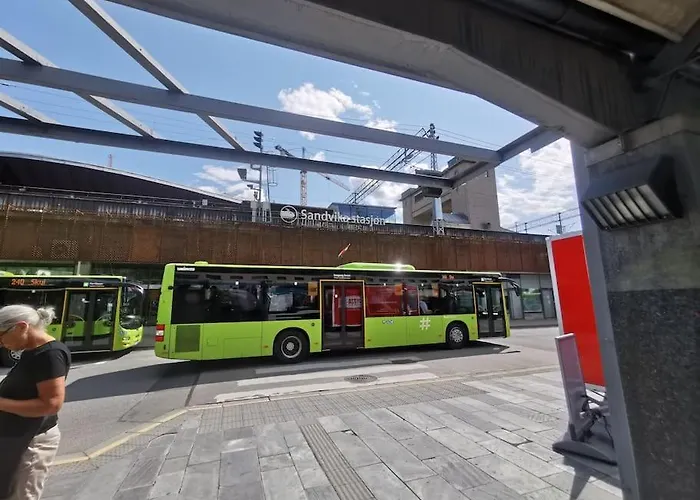 Spacious 3 Bedroom Next To Thon Hotel, Storsenter Shopping, And 15 Minutes To Oslo * Sandvika (Baerum)