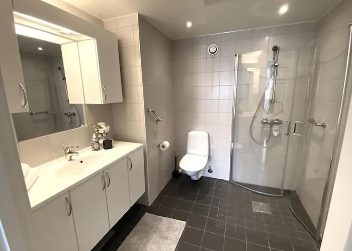 Spacious 3 Bedroom Next To Thon Hotel, Storsenter Shopping, And 15 Minutes To Oslo