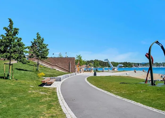 Spacious 3 Bedroom Next To Thon Hotel, Storsenter Shopping, And 15 Minutes To Oslo Sandvika (Baerum)