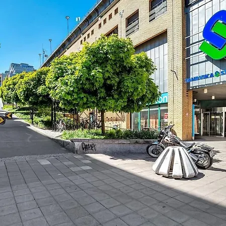 Spacious 3 Bedroom Next To Thon Hotel, Storsenter Shopping, And 15 Minutes To Oslo *