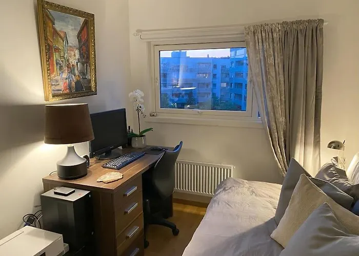 Spacious 3 Bedroom Next To Thon Hotel, Storsenter Shopping, And 15 Minutes To Oslo * Sandvika (Baerum)